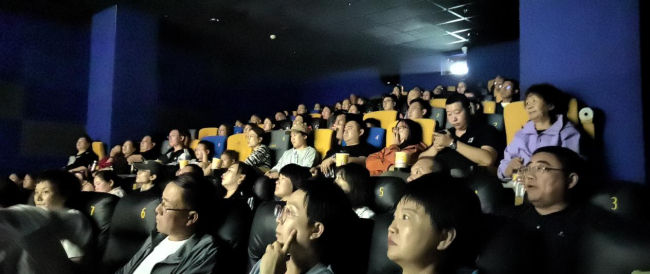 民建河北省委省直工委辛集四支部“铭记历史,珍爱和平”观影活动2.jpg 民建河北省委省直工委辛集四支部“铭记历史,珍爱和平”观影活动2.jpg