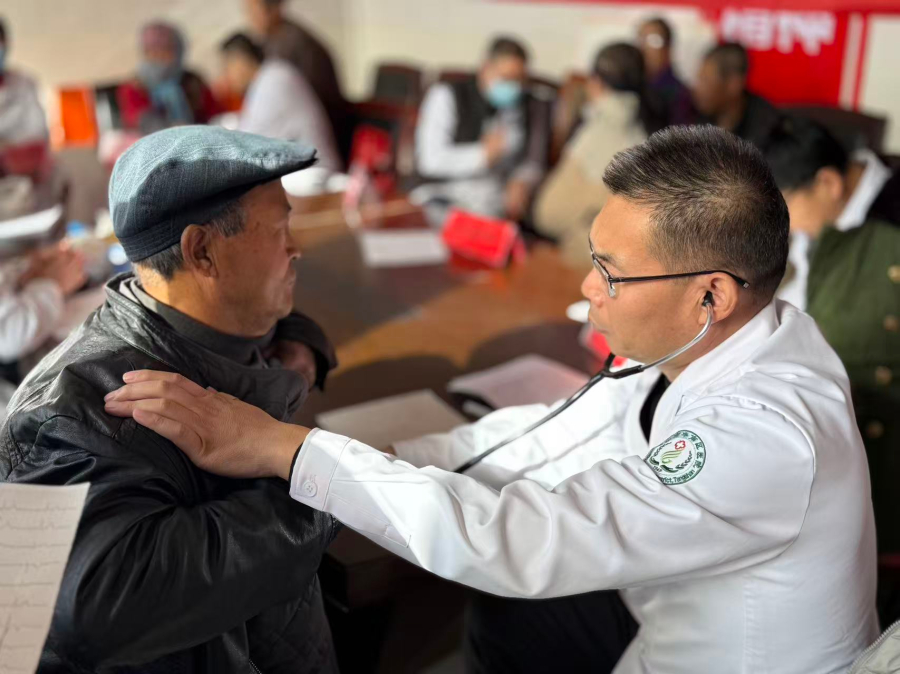 民建唐山市委丰南总支在丰南区唐坊镇赵茂庄村开展大型义诊活动 (2) (2).jpg