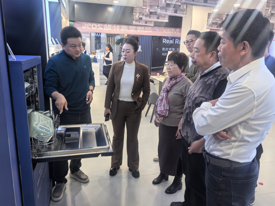 民建张家口市委直属总支二支部调研会员企业