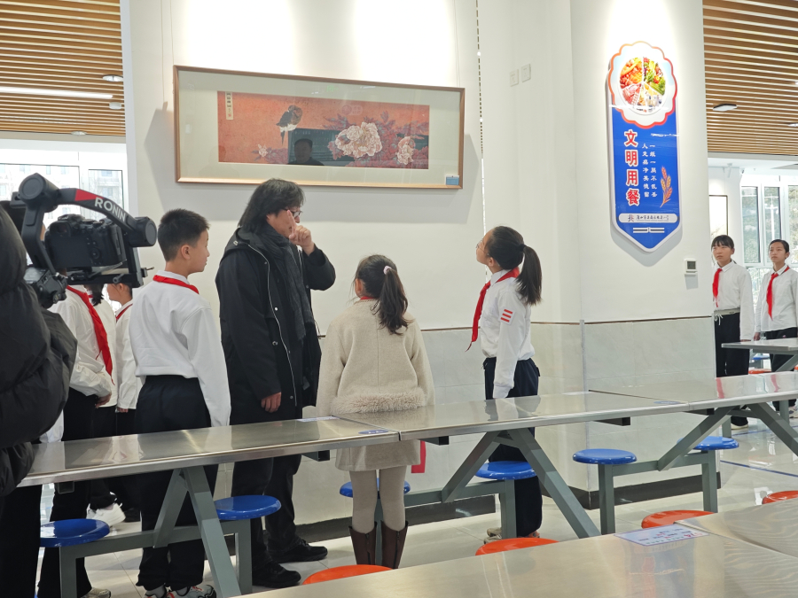 民建唐山市委丰南区总支组织开展美协小幅作品展进校园活动 (1) (2).jpg