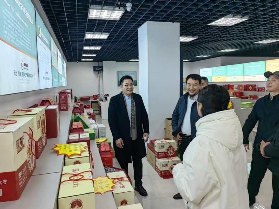 20251201民建保定市委新区支部赴保定品牌农产品展示中心开展调研活动.jpg