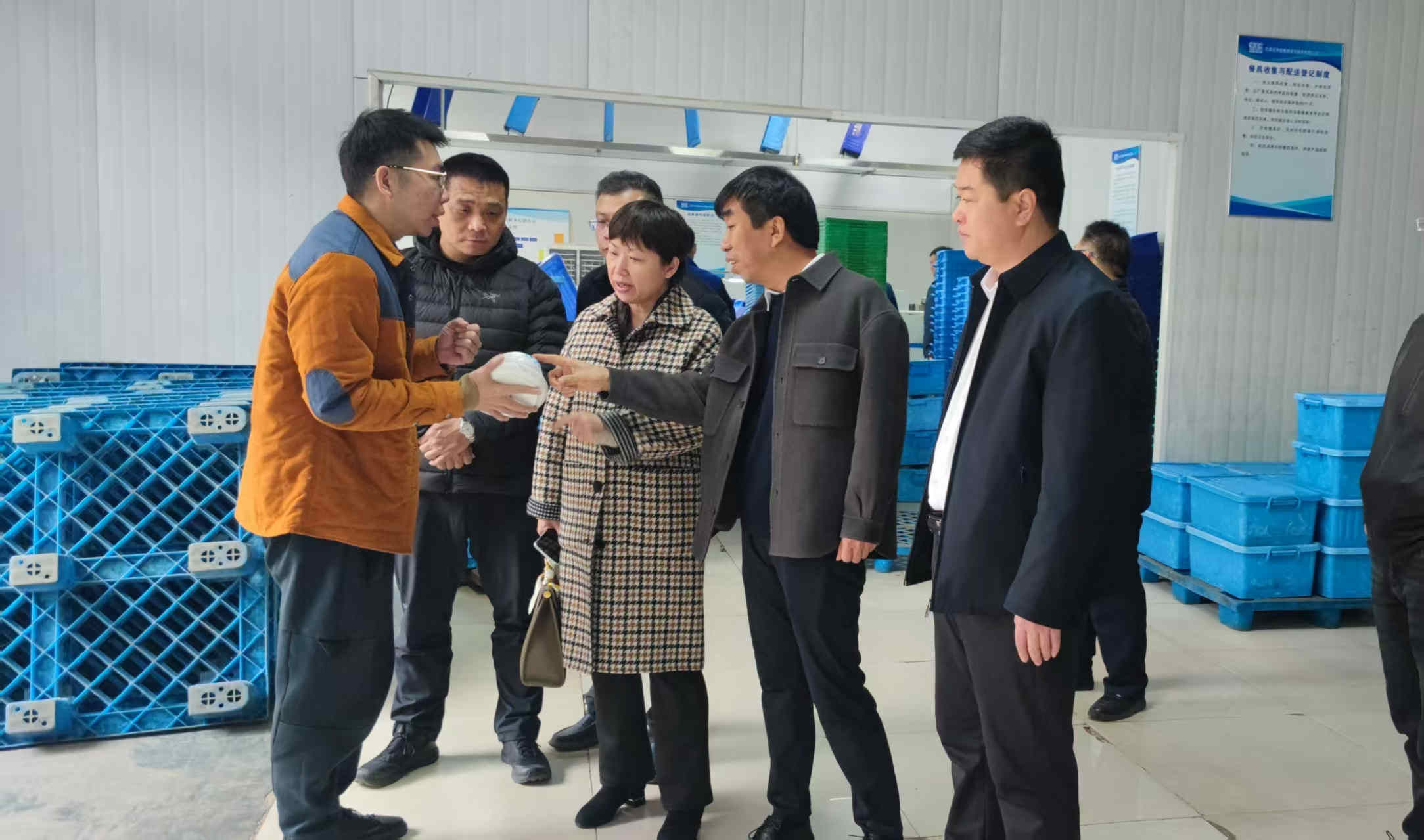 民建裕华区基层委员会深入企业走访调研并召开全体委员会议 裕华区七支部 王莹 (1).jpg