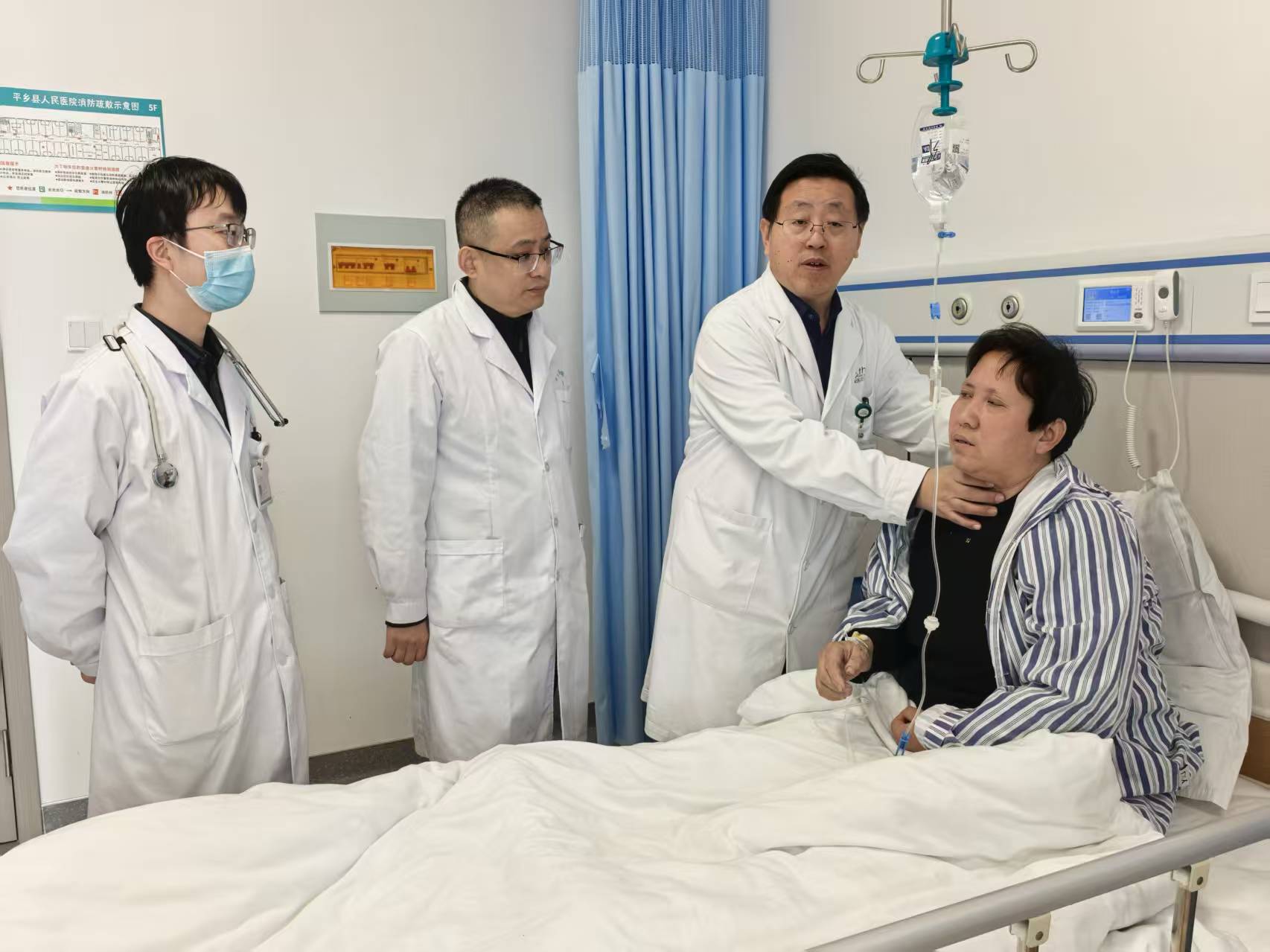 民建石家庄市委桥西四支部会员赴平乡参加义诊活动