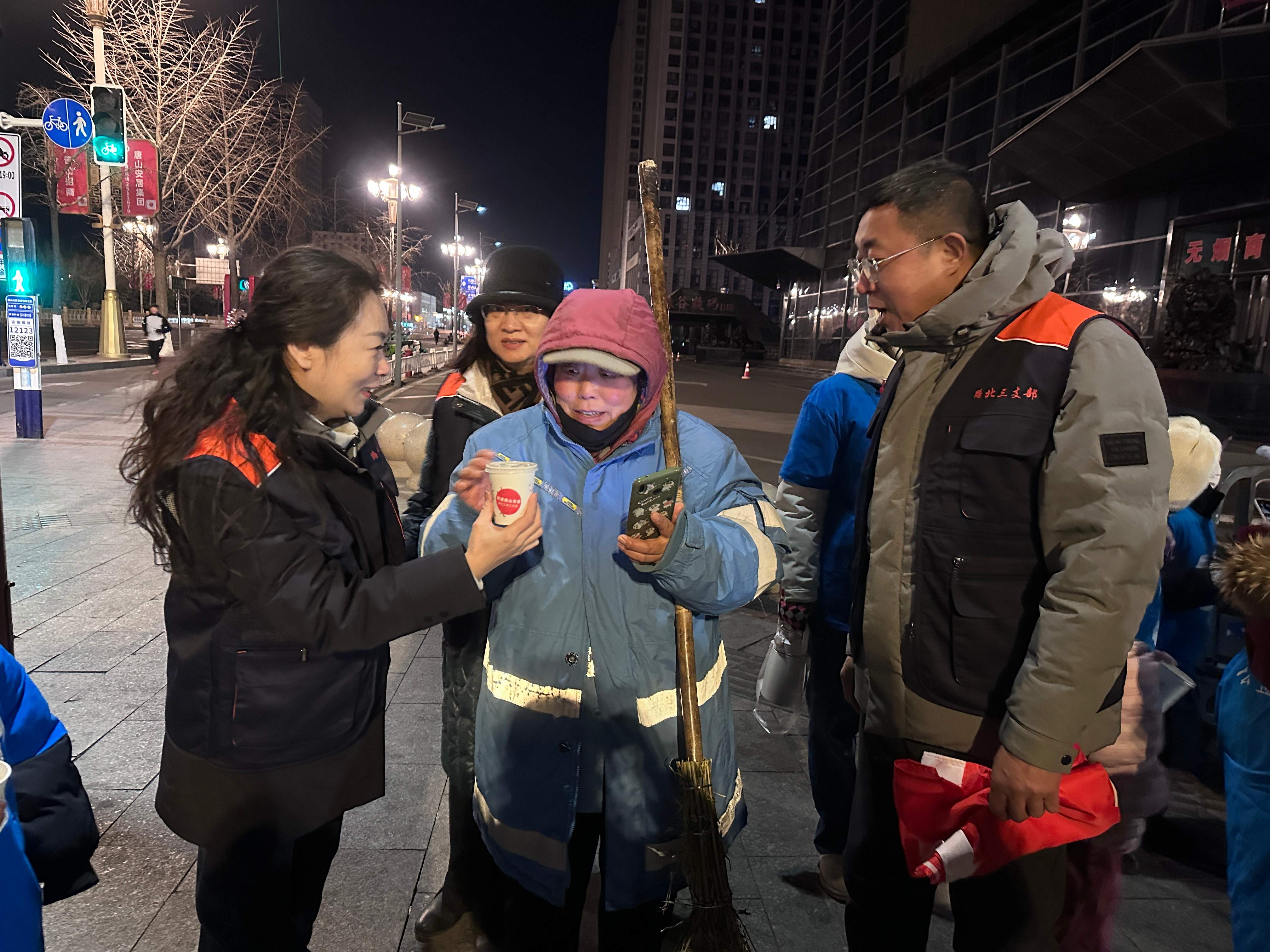 民建唐山市委路北区工委三支部参加“一杯姜茶，温暖中国”活动 (2).jpg