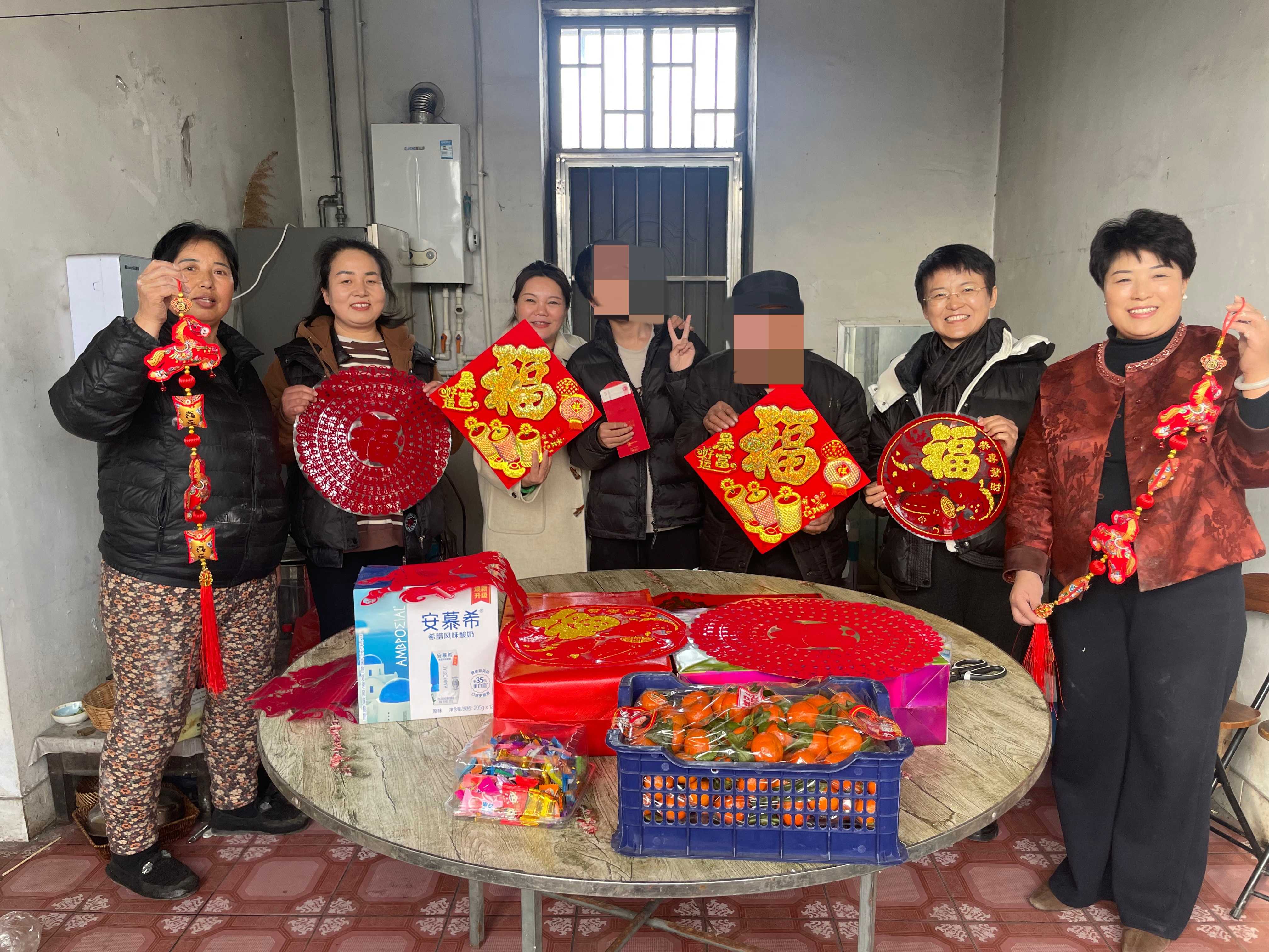 民建唐山市委路南区企工委深入困境儿童家庭共度新春佳节 (5)_副本.jpg