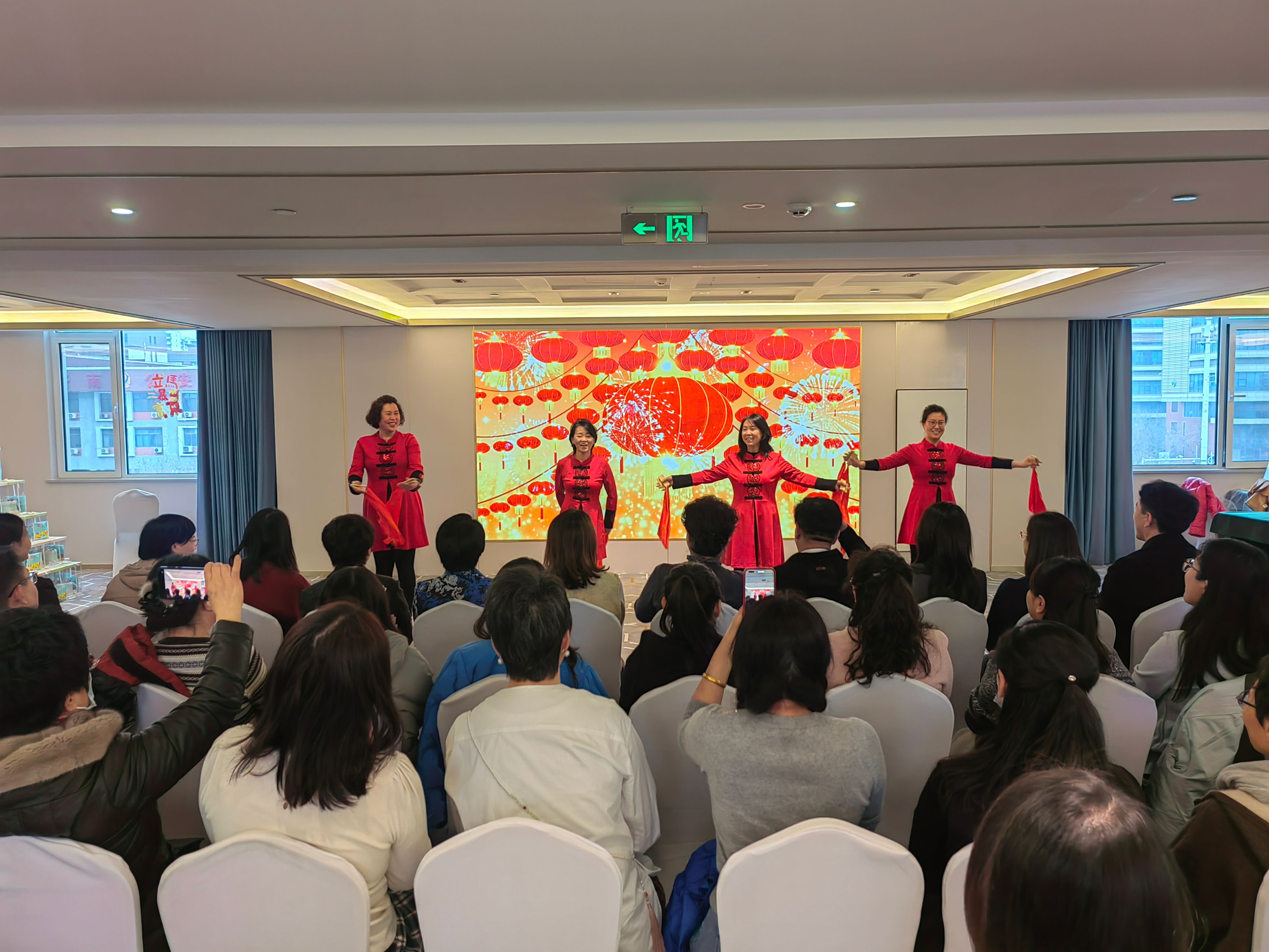 民建唐山市委路南区工委联合唐山市妇联、民建中央画院河北（唐山）分院举办庆祝三八国际妇女节活动 (6).jpg