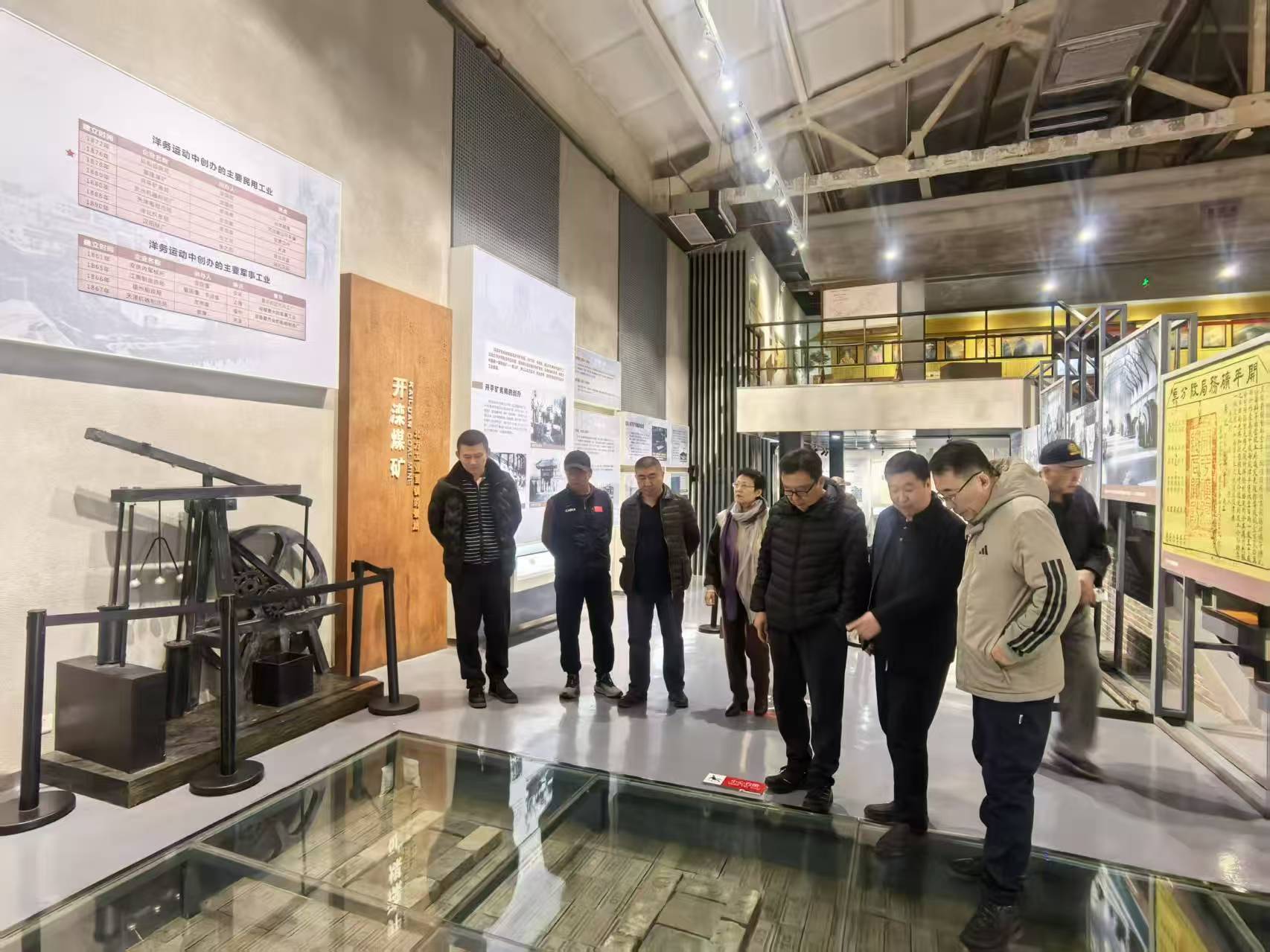 民建唐山市委路南区工委七支部召开全国两会精神学习暨新会员见面会 (1).jpg