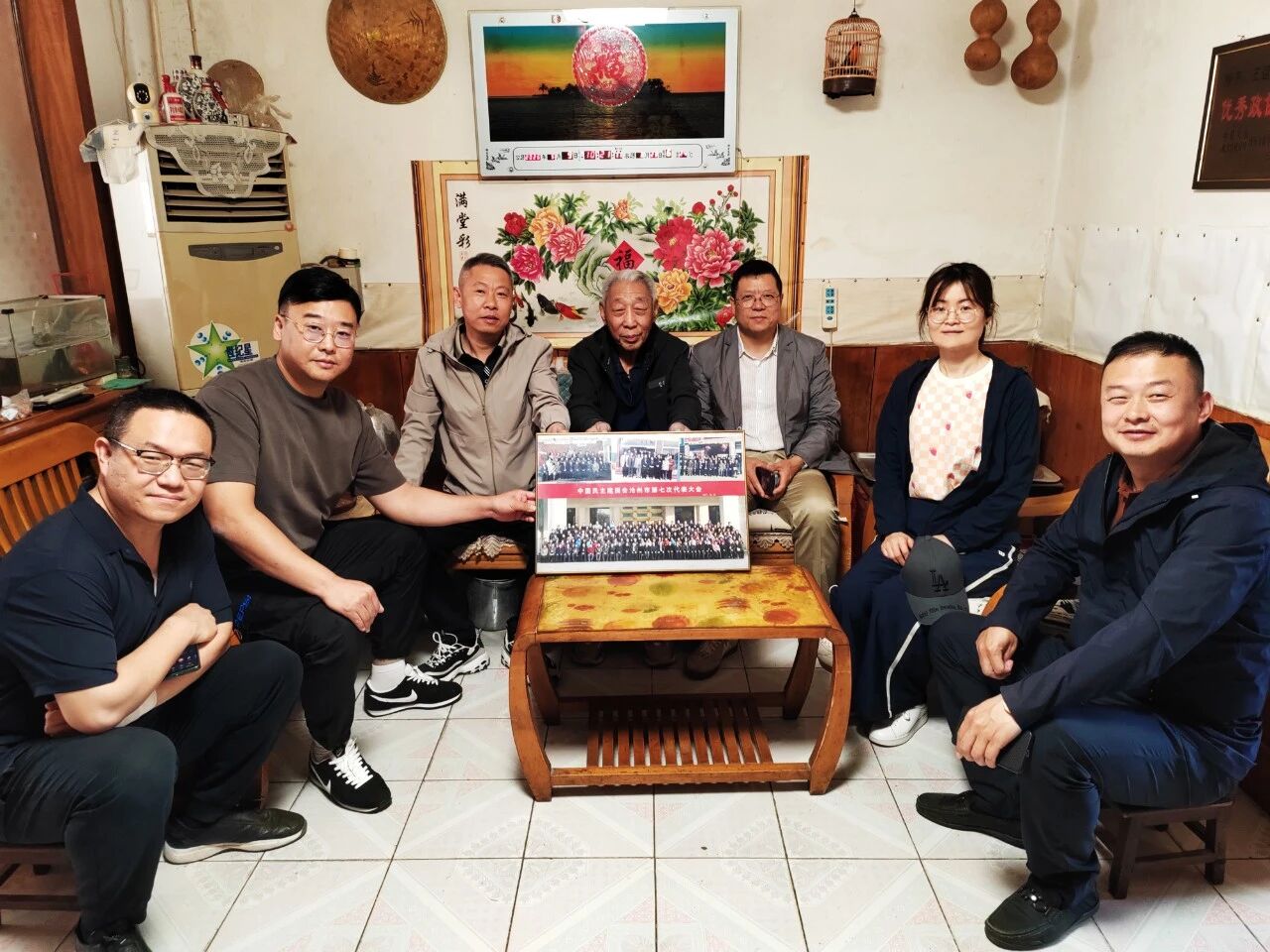 看望王运昌老会员.jpg