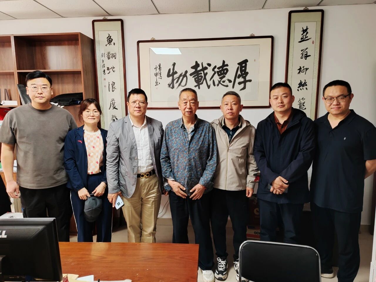 看望王爱良老会员.jpg
