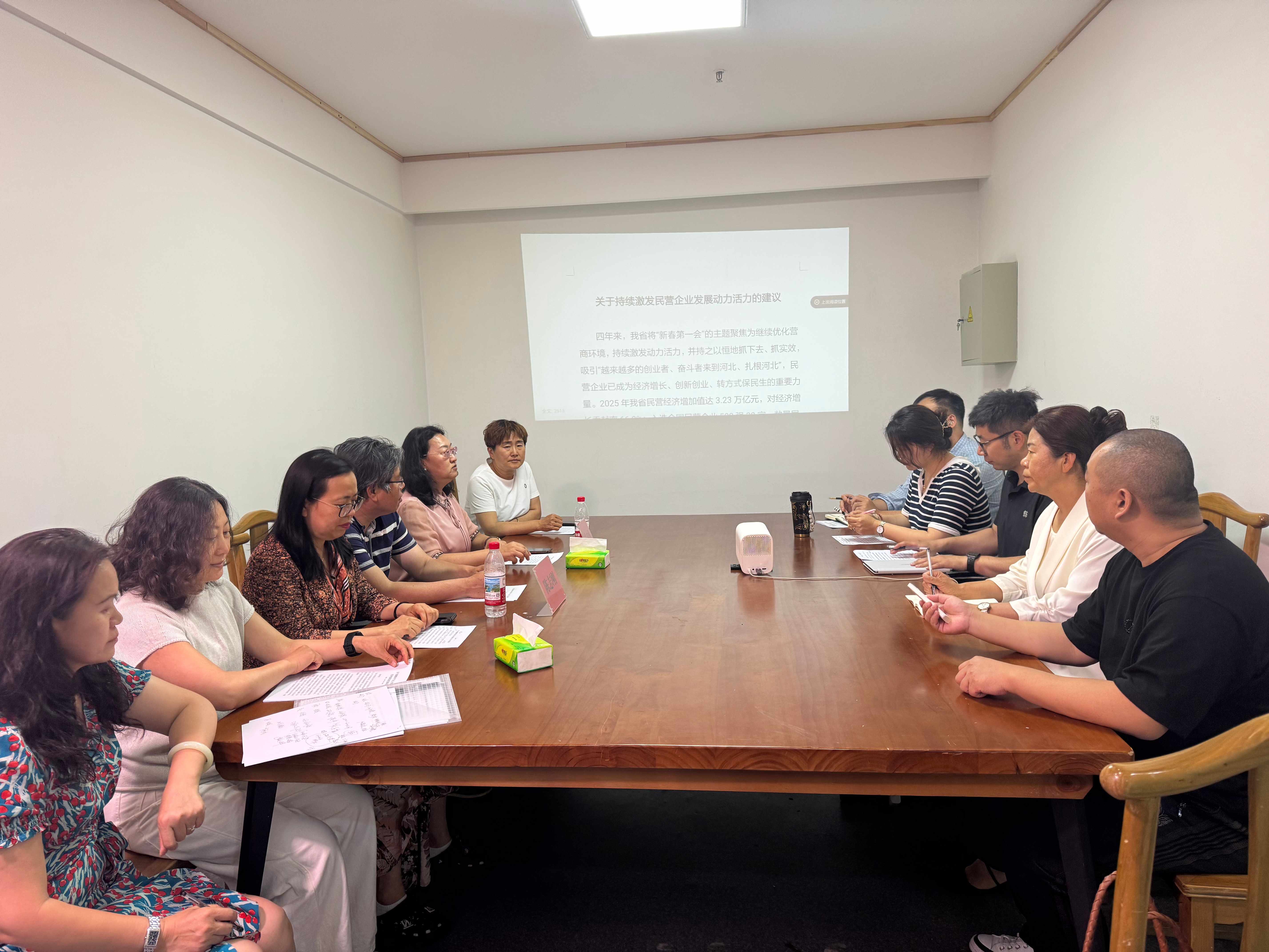民建石家庄市委桥西区基层委员会“助企行”活动第三站走进榴小乔烘焙研发中心