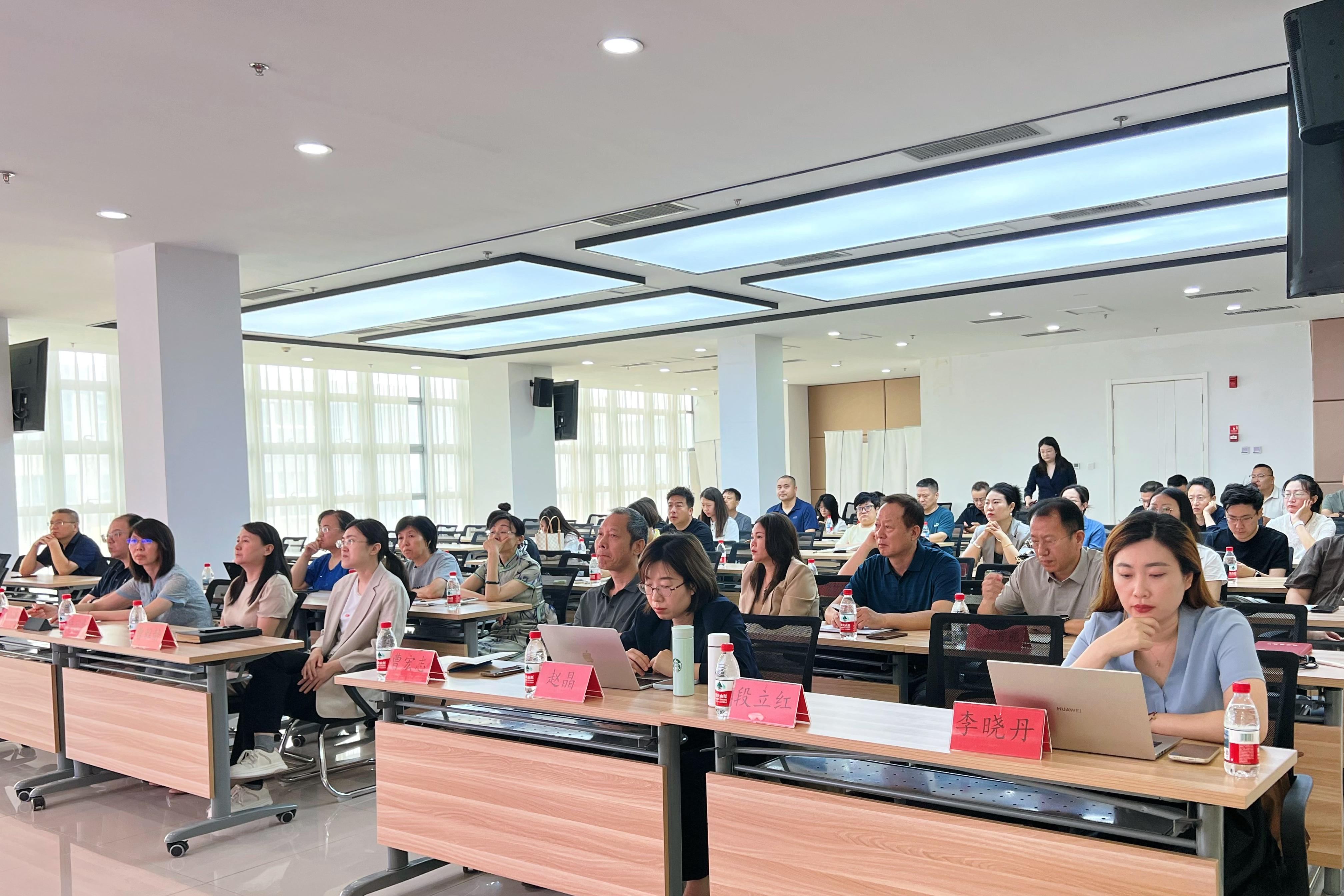 筑牢合规经营底线   赋能企业高质量发展——民建唐山市委企业家委员会与路北区工委五支部共同举办企业高质量合规发展专题培训 (2).jpg