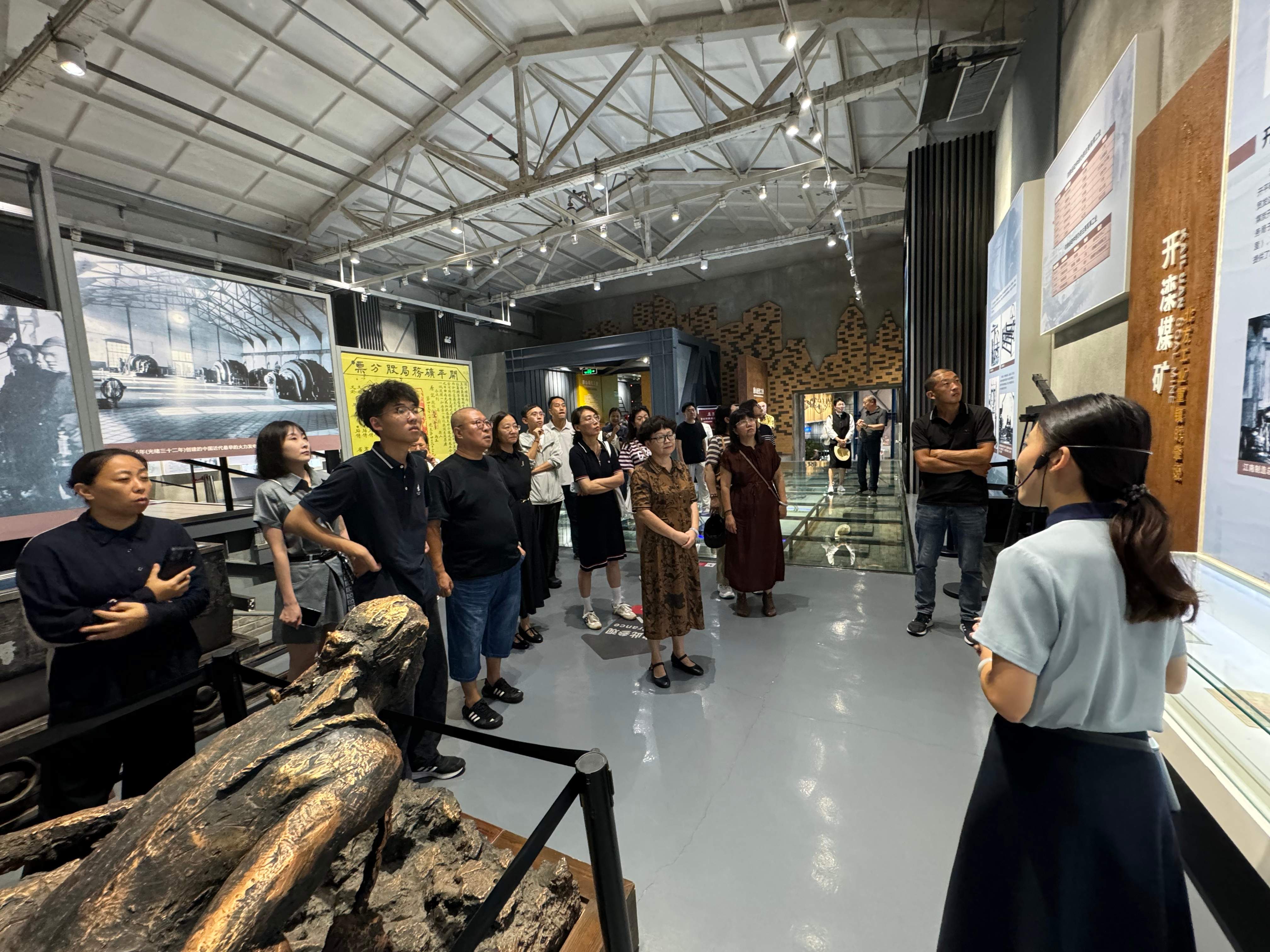 民建唐山市路北区工委开展“忆工业峥嵘 铸师者匠心 话时代使命”教师节参观调研座谈会 (3).jpg