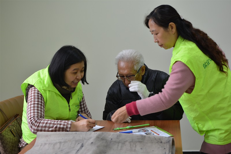 保定民建看护志愿者协会开展“九九重阳、真情助老”志愿服务活动 (3)-1.jpg