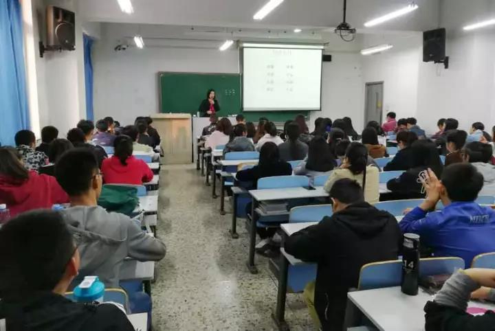 民建唐山市路北区工委五支部 为大学生举办礼仪知识讲座.jpg