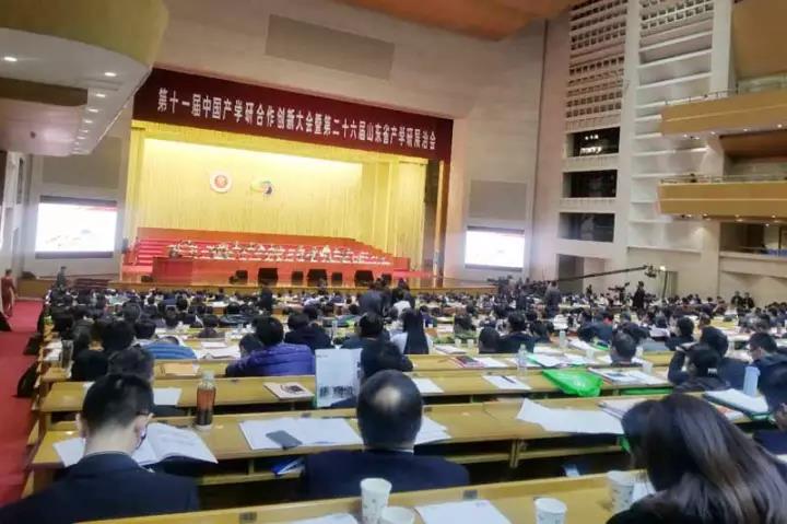 赵鹏带领河北代表团参加第十一届中国产学研合作创新大会.jpg