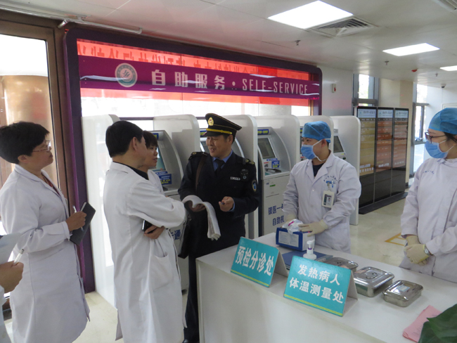 民建会员钟辉深入医院宣传普及《传染病防治法》和传染病防制知识-1.jpg