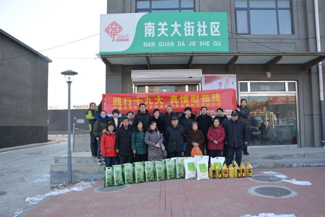 民建振兴支部开展“践行十九大，真情慰孤残”春节慰问活动 (11)-1.jpg