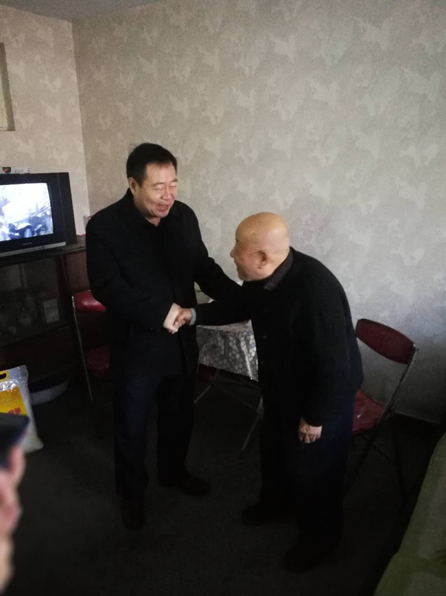 民建邯郸市委主委李海平带队看望慰问民建市委原主委王庚杰1-1.jpg