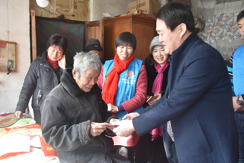 爱心无限，民建情暖抗战老兵3.jpg