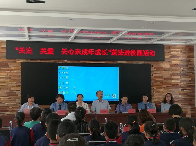 民建张家口市直二支部送法入校活动5-1.jpg