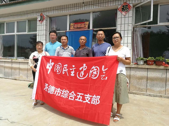 深入基层走访贫困户 定点扶贫温暖众人心3-1.jpg