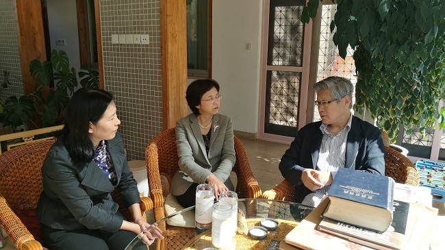民建秦皇岛市委开展重阳节慰问老会员活动2-1.jpg