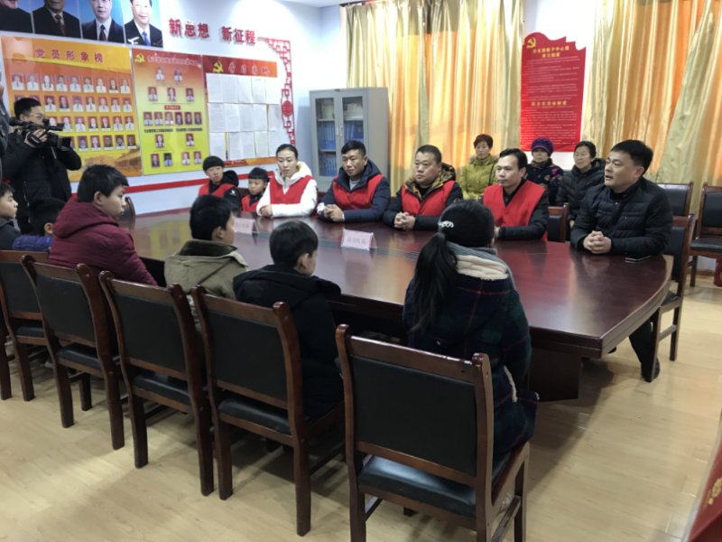新春送祝福 温暖在基层.jpg