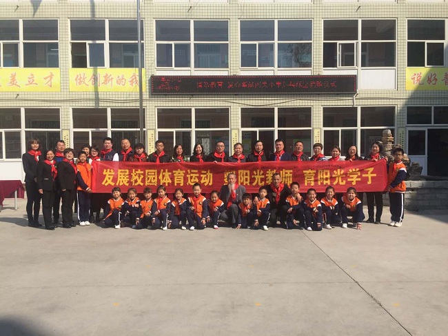 民建保定市新华支部举行南关小学乒乓球室捐赠仪式-1.jpg