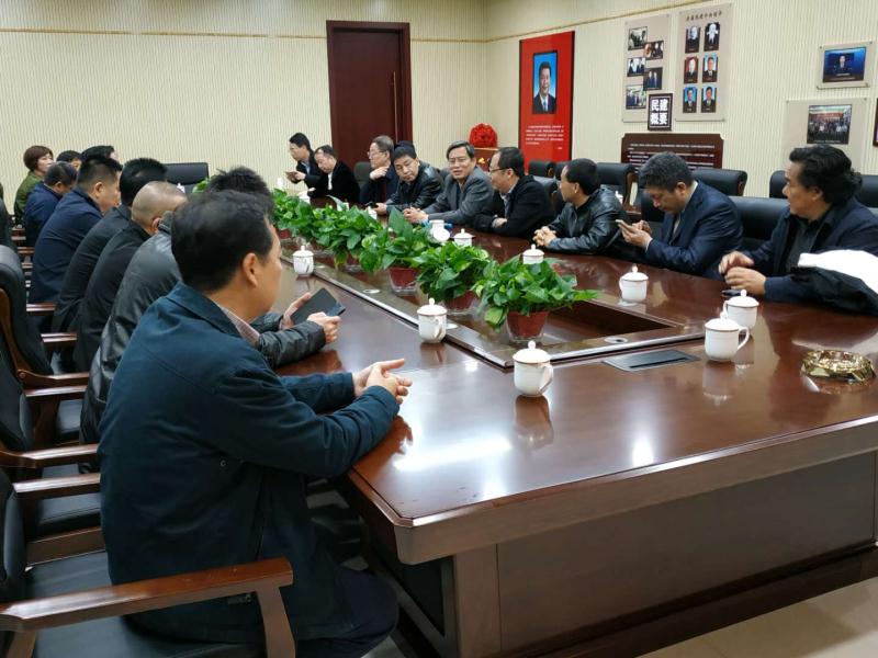 4月11日，民建省委专职副主委范社岭陪同民建中央对外联络委员会的委员到雄安新区进行考察调研。民建中央对外联络委员会委员在联络部副部长安金明和副巡视员秦建设的带领下，到雄安新区市民服务中心和雄安新区规划馆进行参观调研，对雄安新区近两年来的变化和发展理念赞不绝口。.jpg