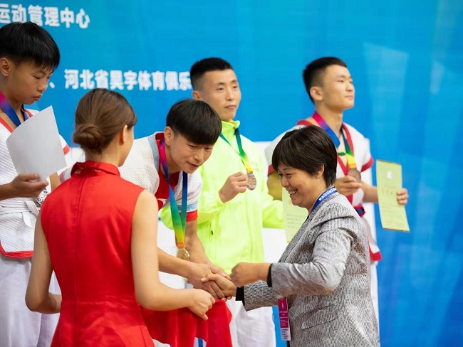 邵二玲主委出席全国中国式摔跤冠军赛4-1.jpg