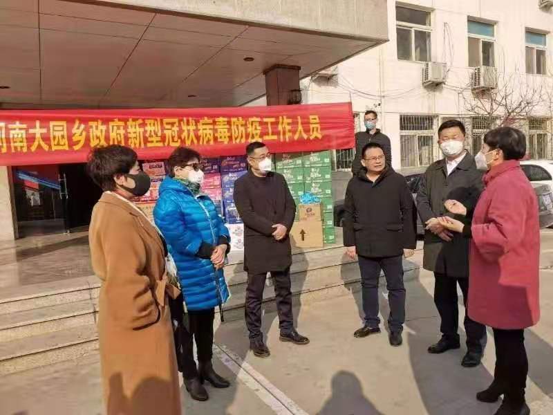 保定民建会员慰问疫情防控一线工作人员.jpg