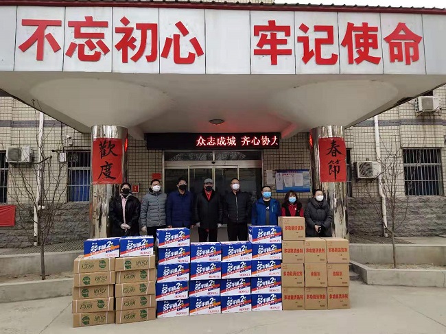 20200212保定民建会员与竞秀区乐容慈善协会慰问辖区全部乡（街道）疫情防控一线3.jpg