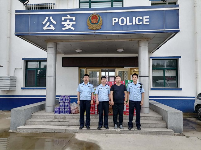 民建秦皇岛市北戴河新区支部开展八一节慰问活动-1.jpg