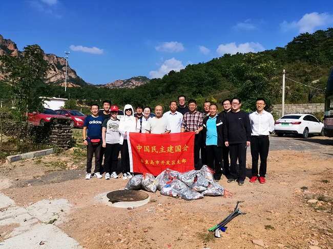 民建秦皇岛市基层组织联合开展“迎双节”爱国主义教育及生态保护行活动2-1.jpg