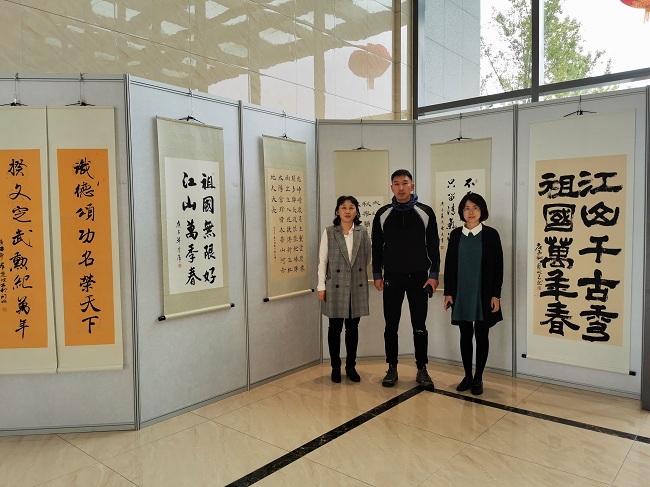 民建秦皇岛市北戴河新区支部组织会员参观主题书画展-1.jpg
