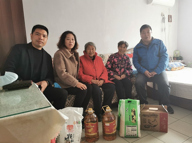 民建海港区委开展——爱满重阳节，情暖老人心 活动1-1.jpg