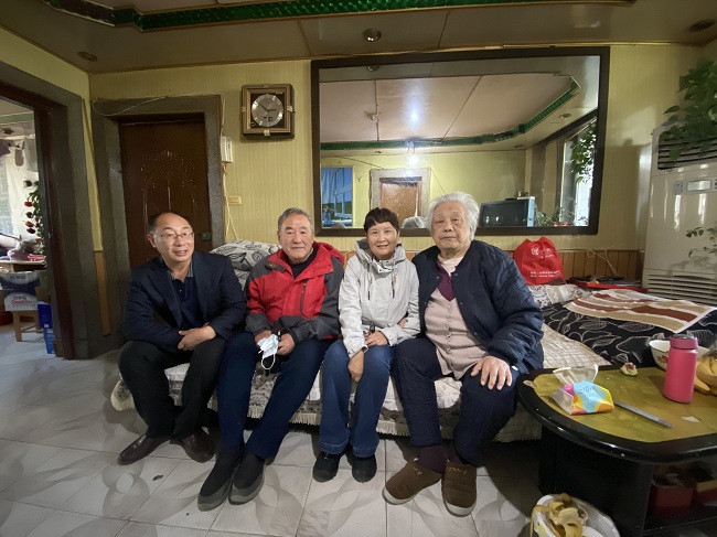 民建秦皇岛市山海关区委开展老年节慰问活动-1.jpg