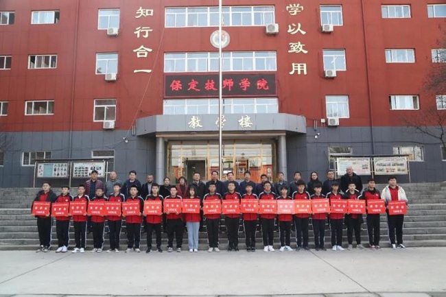 爱心助学 情暖校园——保定新华支部连续三年捐助保定技师学院“民建奖学金” (3)-1.jpg