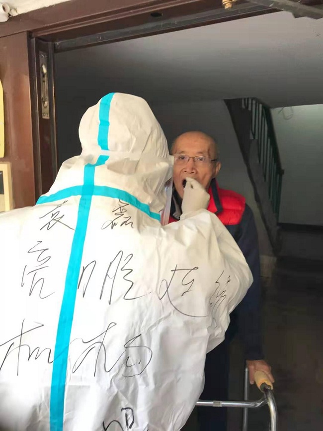 民建积极分子袁磊冲在抗疫前线 (3)-1.jpg