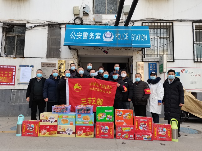 众志成城 抗击疫情——民建保定市委、莲池区委统战部、民建三丰支部联合慰问社区抗疫一线 (1)-1.jpg