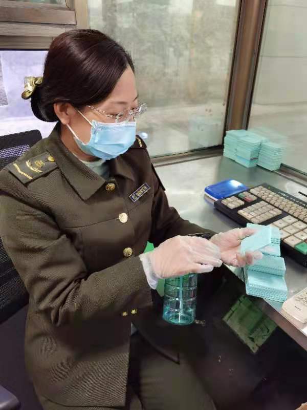 坚守岗位为抗疫做贡献-张海峰 (1).jpg