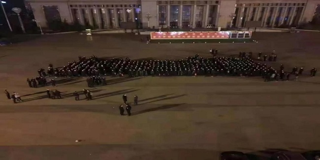 携手抗疫  共克“石”艰 石家庄民建会员刘旭涛 1月12日深夜，石保集团400名勇士再次星夜逆行，执行防疫封控任务。-1.jpg