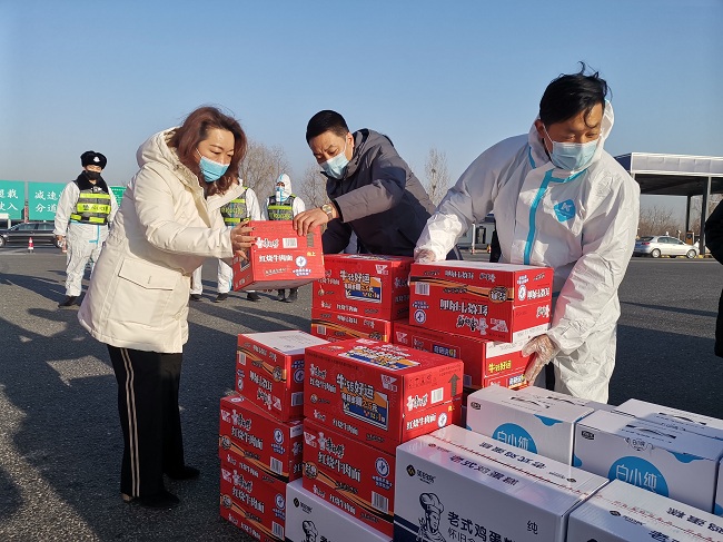 众志成城 抗击疫情 民建保定市委清苑支部联合民革、新联会慰问清苑区医疗、公安抗疫一线 (1)-1.jpg