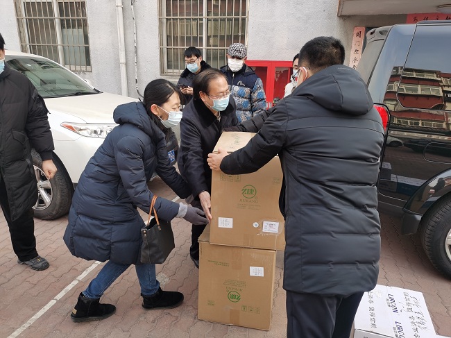 民建唐山市委机关慰问防疫一线工作者2-1.jpg