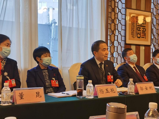承德市副市长、民建市委主委郭士刚出席政协教育体育组分组讨论 (1)-1.jpg