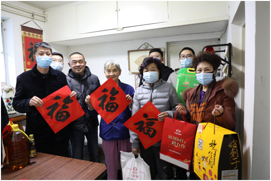 民建东风支部开展慰问困难会员、疫情防控一线会员和业绩突出会员活动1.png