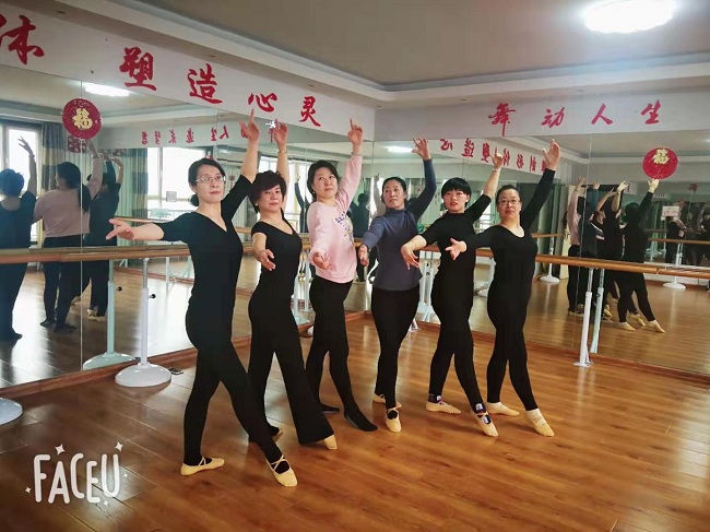 民建张家口市直属总支第二支部开展庆“三八”妇女节活动 (2)-1.jpg