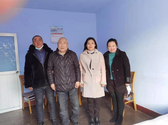民建古冶工委慰问老会员-1.jpg