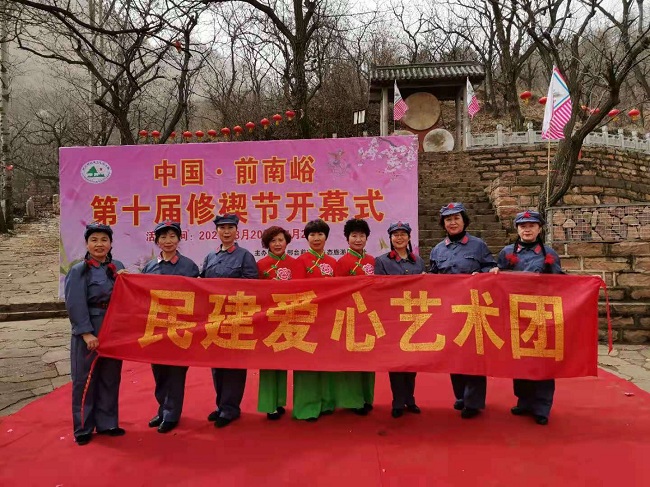 爱心艺术团献上精美节目 会员接受红色革命洗礼 (4)-1.jpg