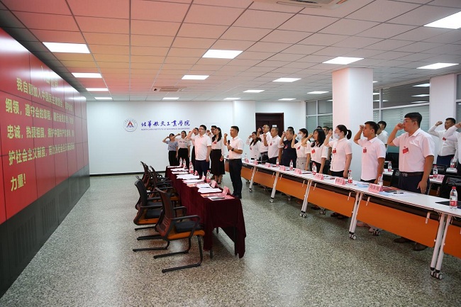 民建廊坊市委第八届委员会青年总支召开第一次全体会议4-1.jpg